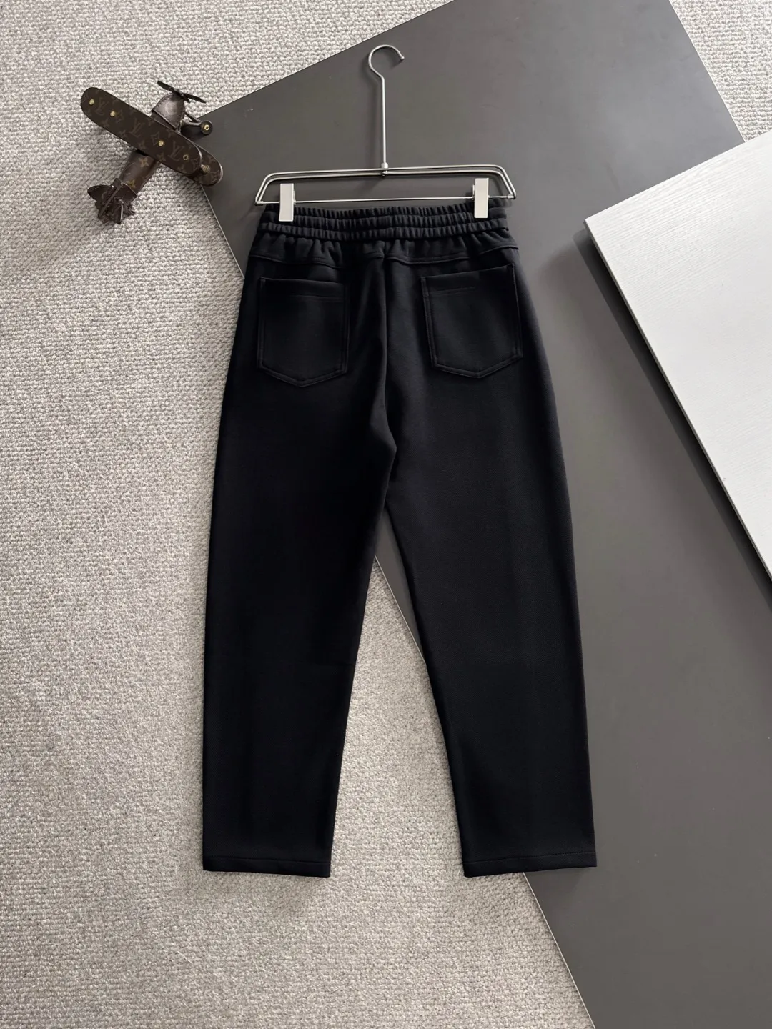 Next day shipping P360 Stone Island 2025 new autumn elastic band casual pants, thick counter-customized fabrics, high breathability and comfort, impeccable details, brand element design concept, reflecting high quality. It feels delicate and soft! It presents a casual cut and the upper body shape is great! Size: M-4XL